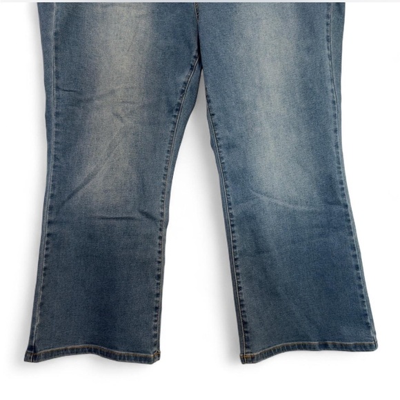 Michael Kors High-Rise Flare Jeans Selma Crop in Cali Blue Denim, Plus Size 20W - Picture 3 of 12